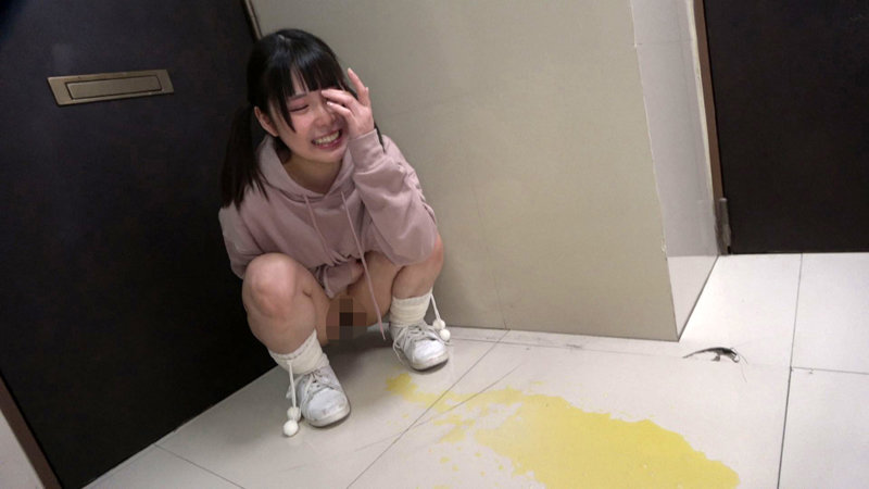 ロリ系美少女横宮七海さんのめちゃくちゃ黄色くて濃いおしっこシーン