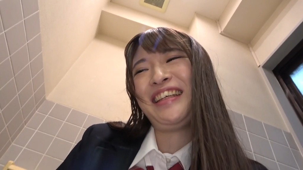 出したてオシッコ直売娘ちゃん ほかほか小便をゴクゴク飲ませて尿臭おま○こ即舐めさせ!飲尿クンニSEXで幸せを感じる商売上手な美少女J系 上坂めい 本編動画画像11