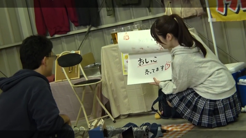 出したてオシッコ直売娘ちゃん ほかほか小便をゴクゴク飲ませて尿臭おま○こ即舐めさせ!飲尿クンニSEXで幸せを感じる商売上手な美少女J系 上坂めい 本編動画画像29