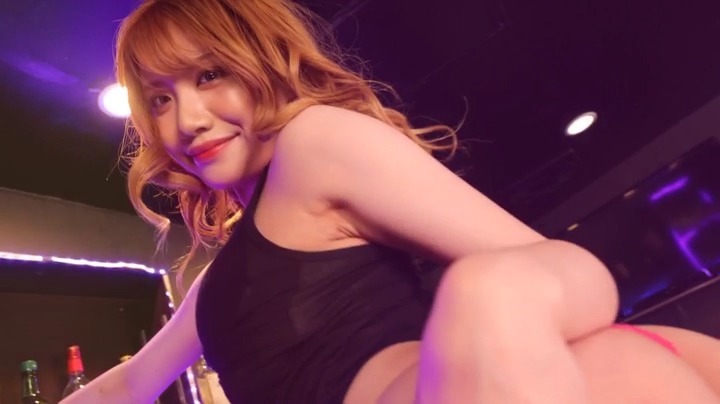 小便飲ませ剛毛痴女ギャル!強欲クンニで毛深いおま○こフレーバーを舐めさせ続け… 飲酒SEXで溺れるほど飲尿させまくる変態ガールズバー店員 寺田ここの 本編動画画像3