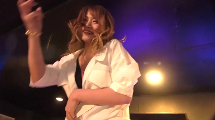 小便飲ませ剛毛痴女ギャル!強欲クンニで毛深いおま○こフレーバーを舐めさせ続け… 飲酒SEXで溺れるほど飲尿させまくる変態ガールズバー店員 寺田ここの 本編動画画像13